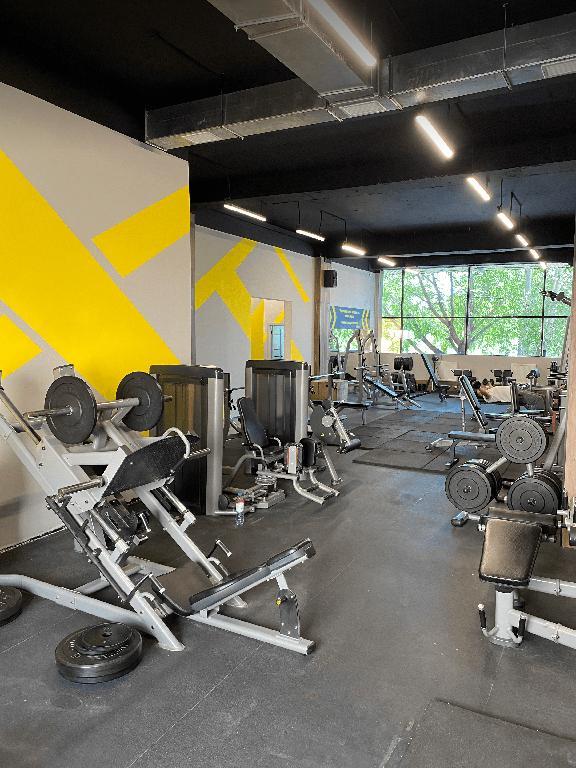 Champion Gym на Бокейхана — фото 1